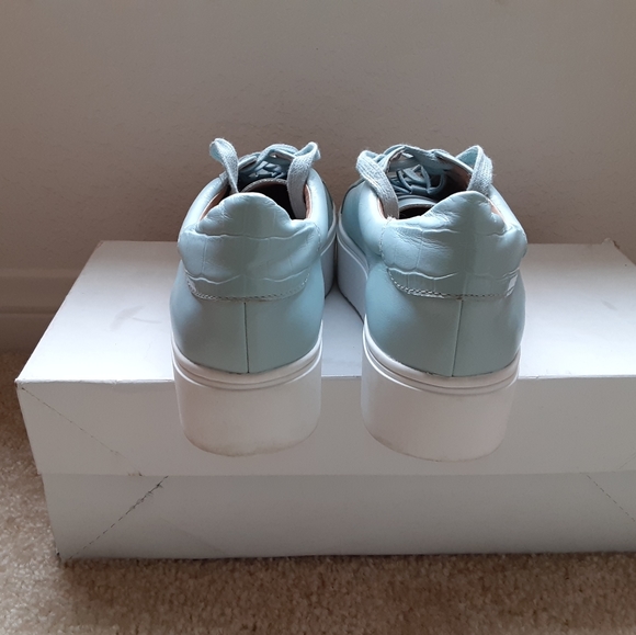 Halogen - Picture 4 of 5